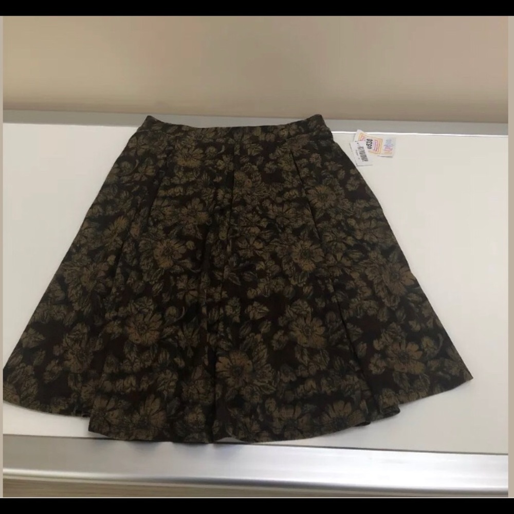 LulaRoe brand new w/tags Madison XL Skirt